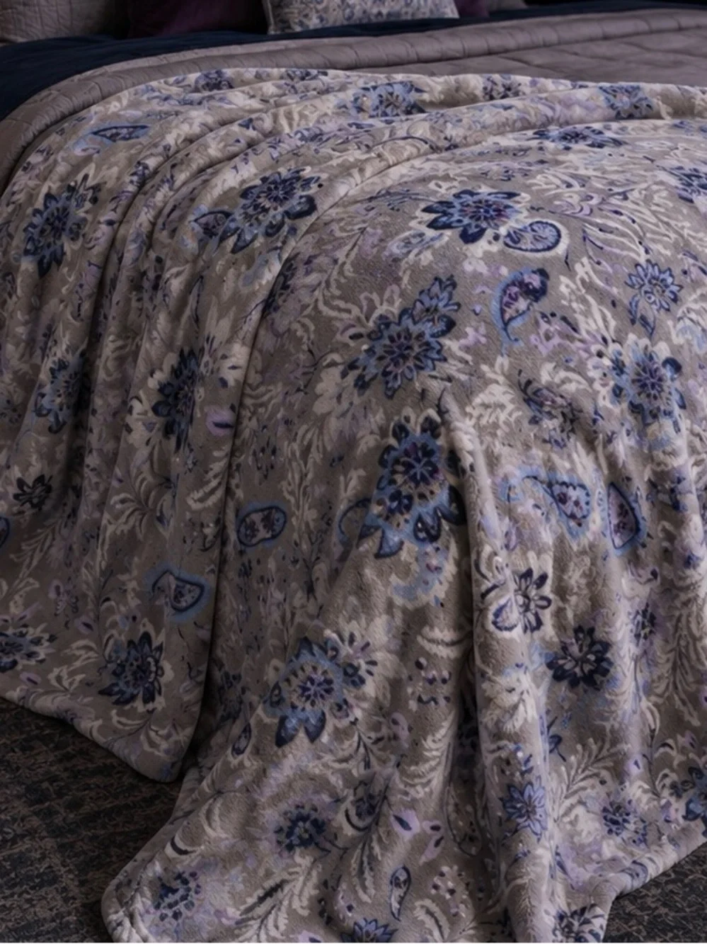 Brand new Vera Bradley Plush paisley Floral Pattern Gray and Blue blanket